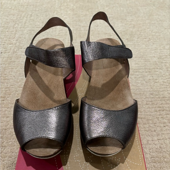 EUC Dansko Vera Nappa pewter size 38 shoes - Picture 4 of 4